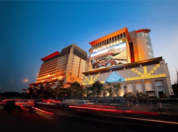 Phnom_Penh_Cambodia_Naga_World_Hotel__Entertainment_Complex_p184599-575x427+